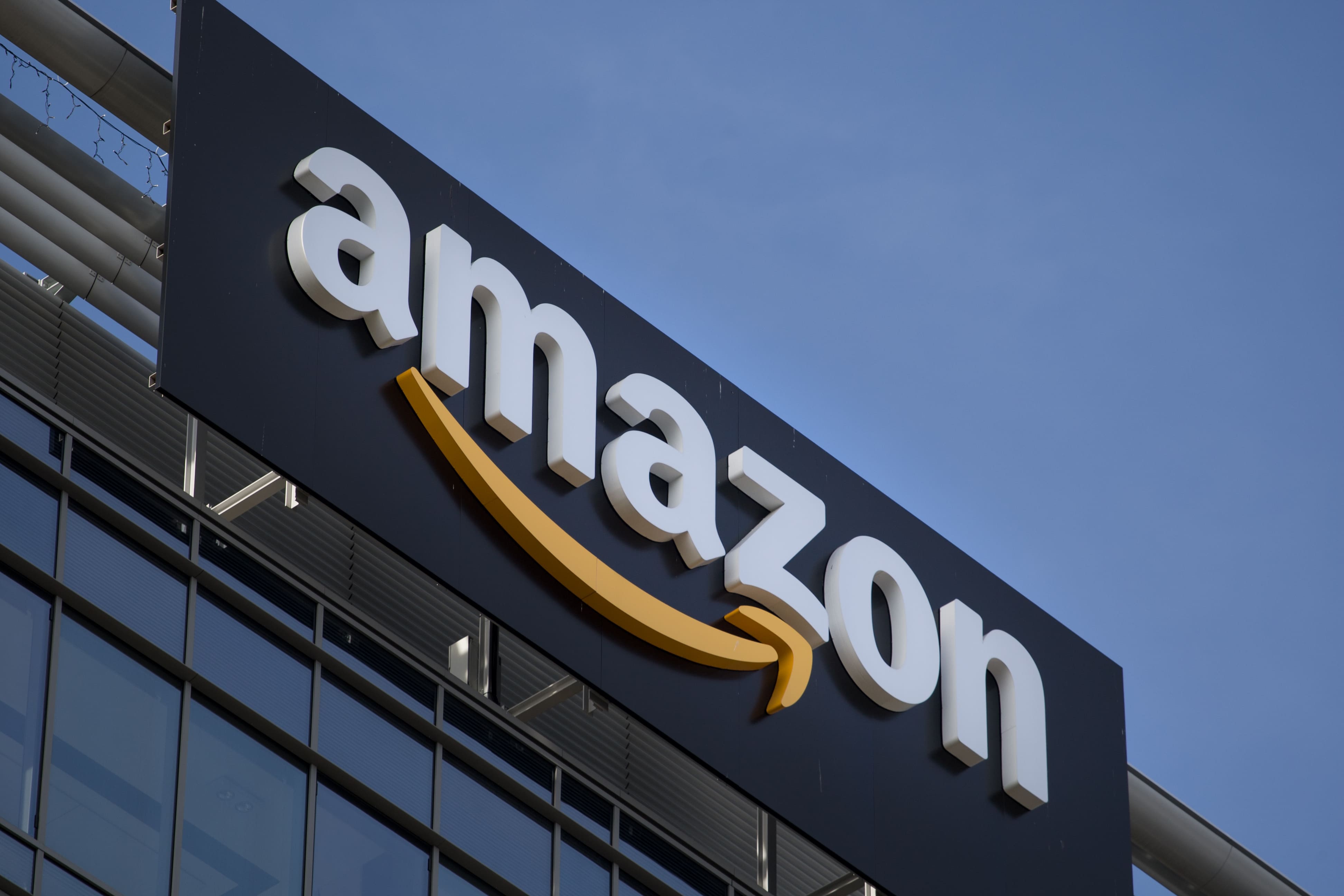 Amazon Drops Plan of Building Two Headquarters in New York